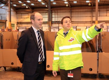 14/12/12 - Justin Delivers Christmas Encouragement At Dorcan Sorting Office