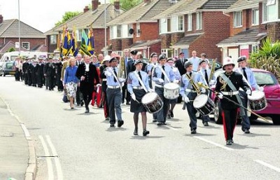 North Swindon MP Joins Local Residents For Dedication Of Peace Memorial