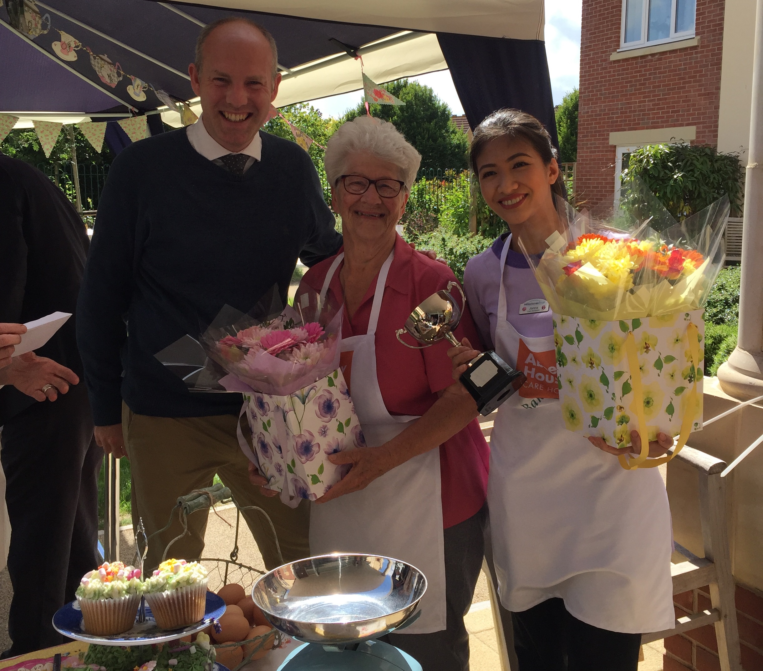 Justin Joins Residents Of Abbey House To Support Alzheimer's UK