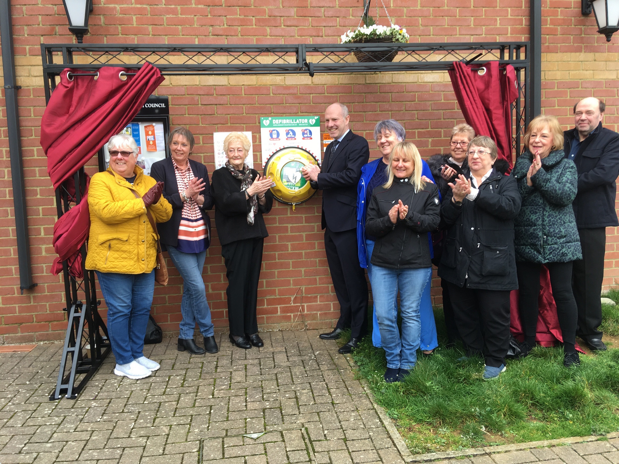 North Swindon MP Unveils New Defibrillator In St. Andrews