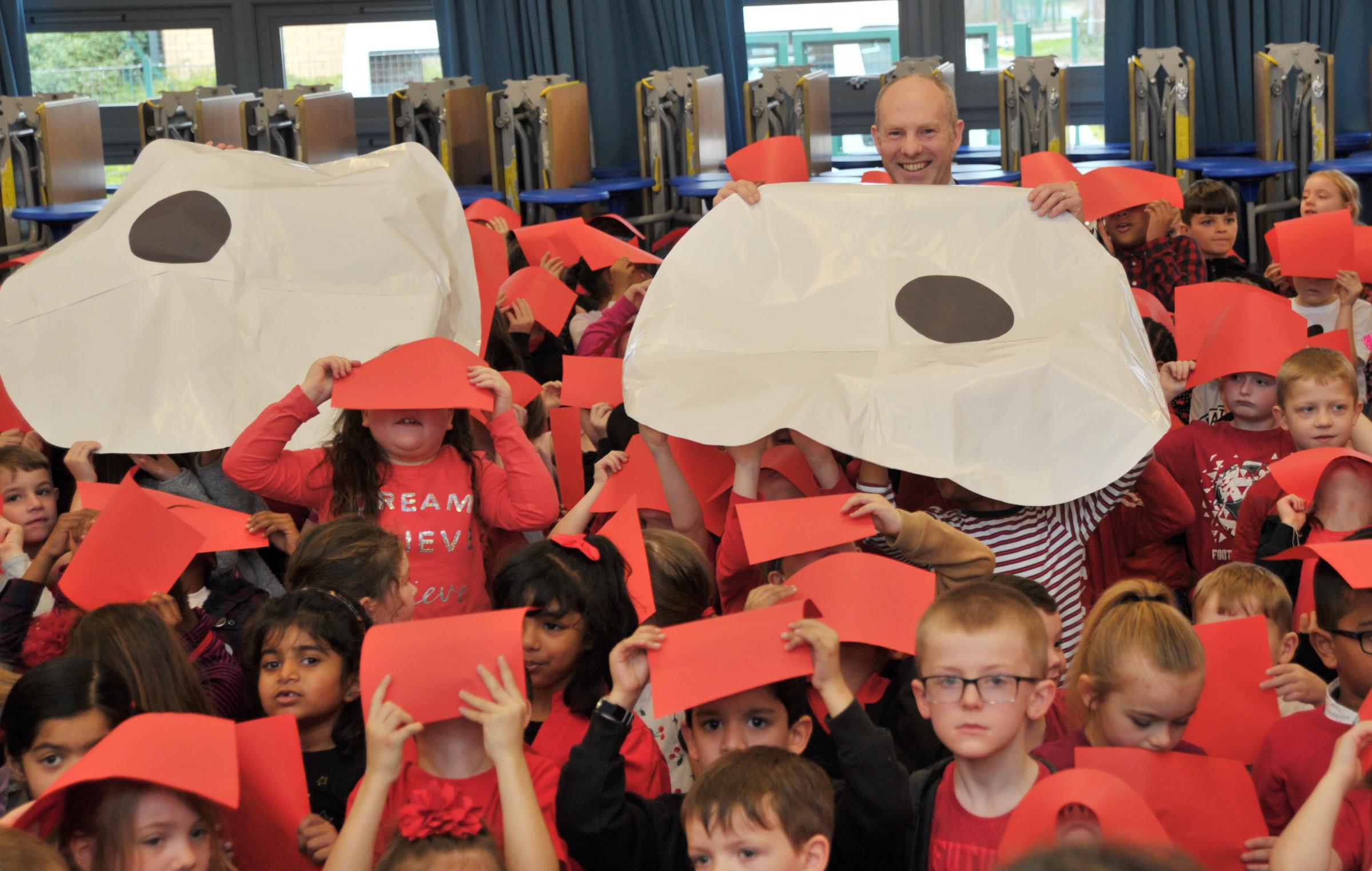 North Swindon MP Joins To Moredon Primary School To Raise Money For Comic Relief