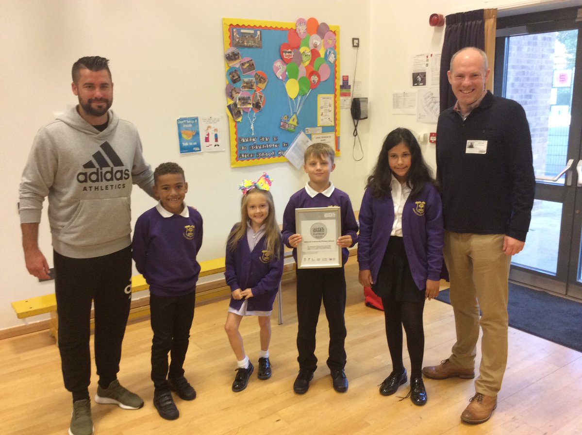 North Swindon MP Helps Oakhurst Primary Celebrate Platinum School Games Award