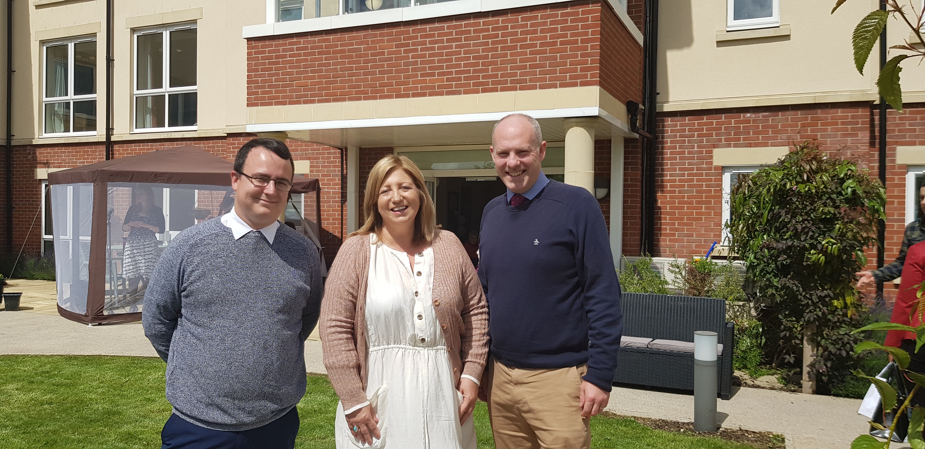 Justin Tomlinson MP Visits Residents At Ridgeway Rise Care Home