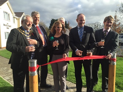 North Swindon MP Cuts The Ribbon On White Hart Pub Re-Opening